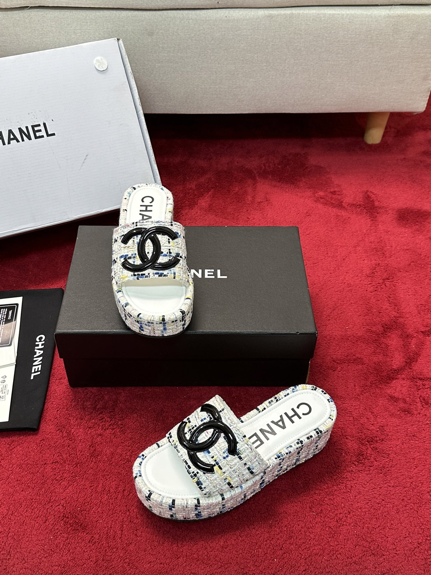 [TOP] CHANEL Sandals - White