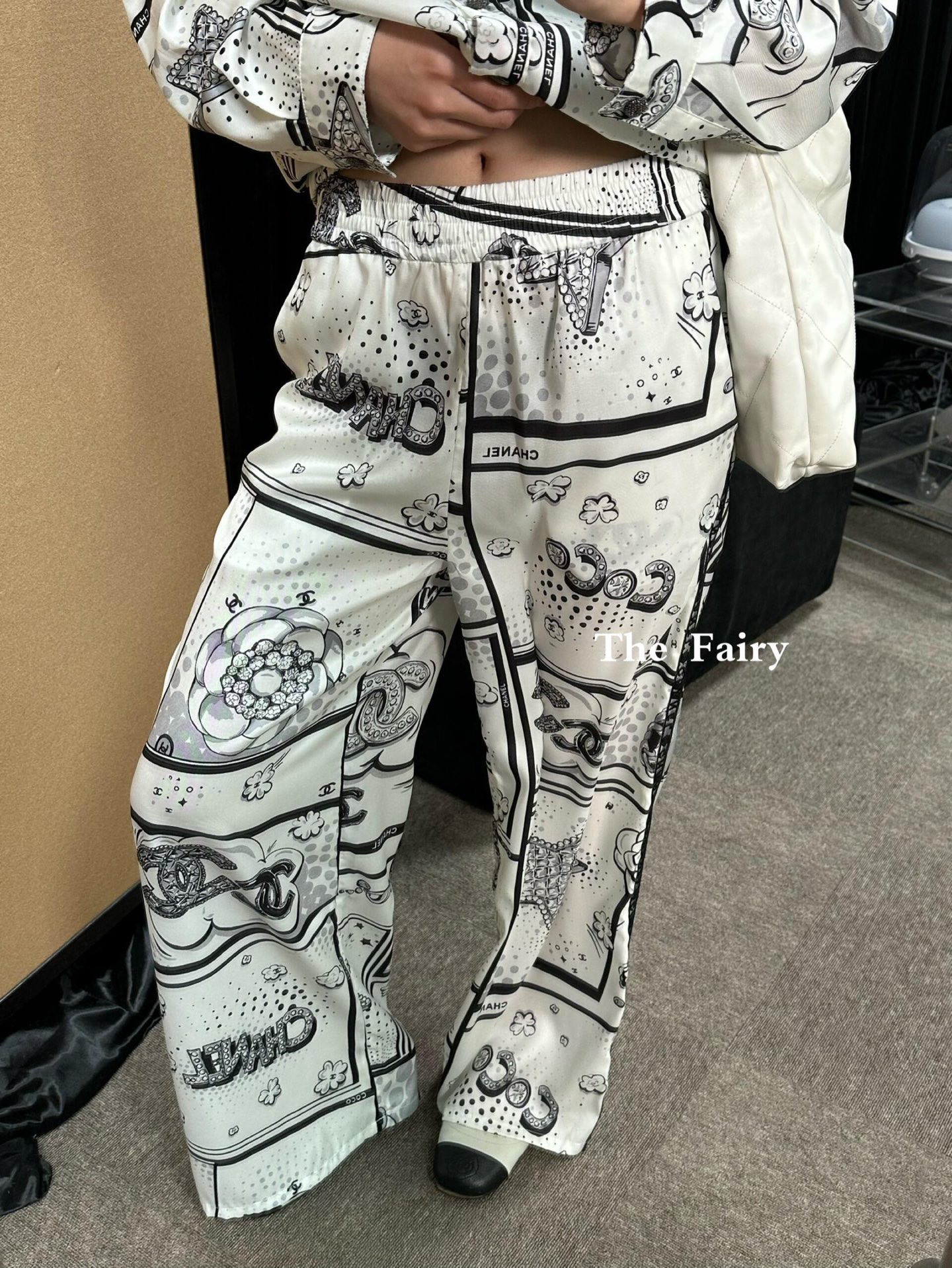 [TOP] CHANEL  Suit - White