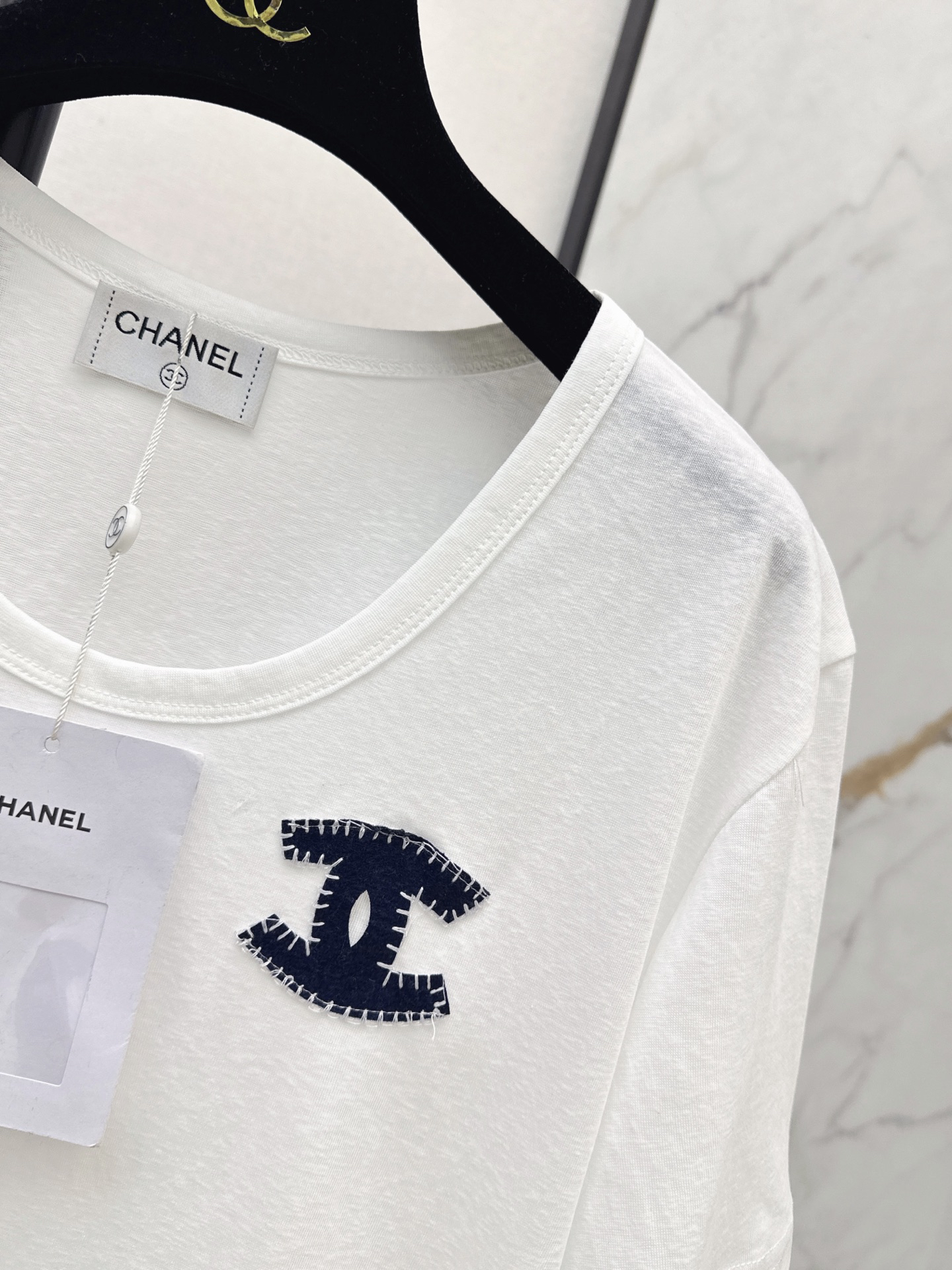 [TOP] CHANEL Short-Sleeve T-Shirt - White