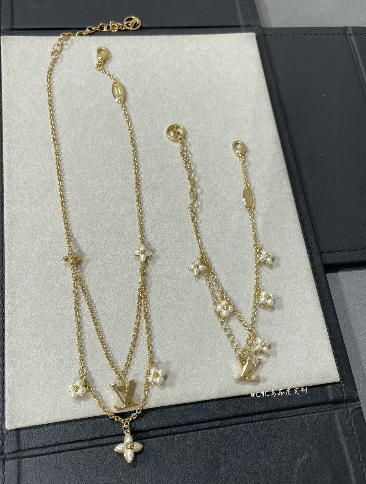 [TOP] Louis Vuitton LV Blossom Necklace Bracelet Earrings Set - Gold