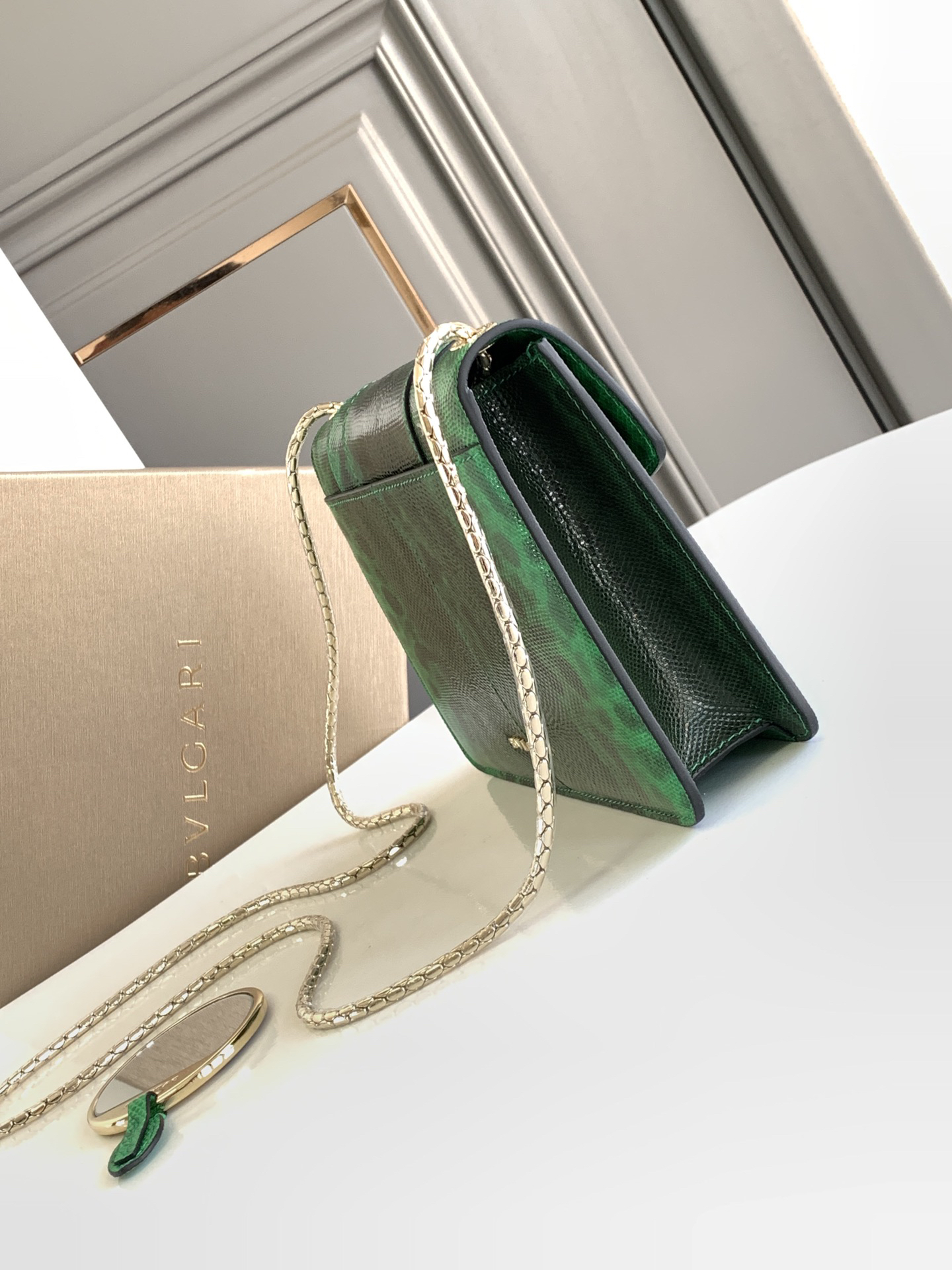 [TOP] BVLGARI Serpenti Forever Bag Water Snake Skin 20x14x4.5cm - Green