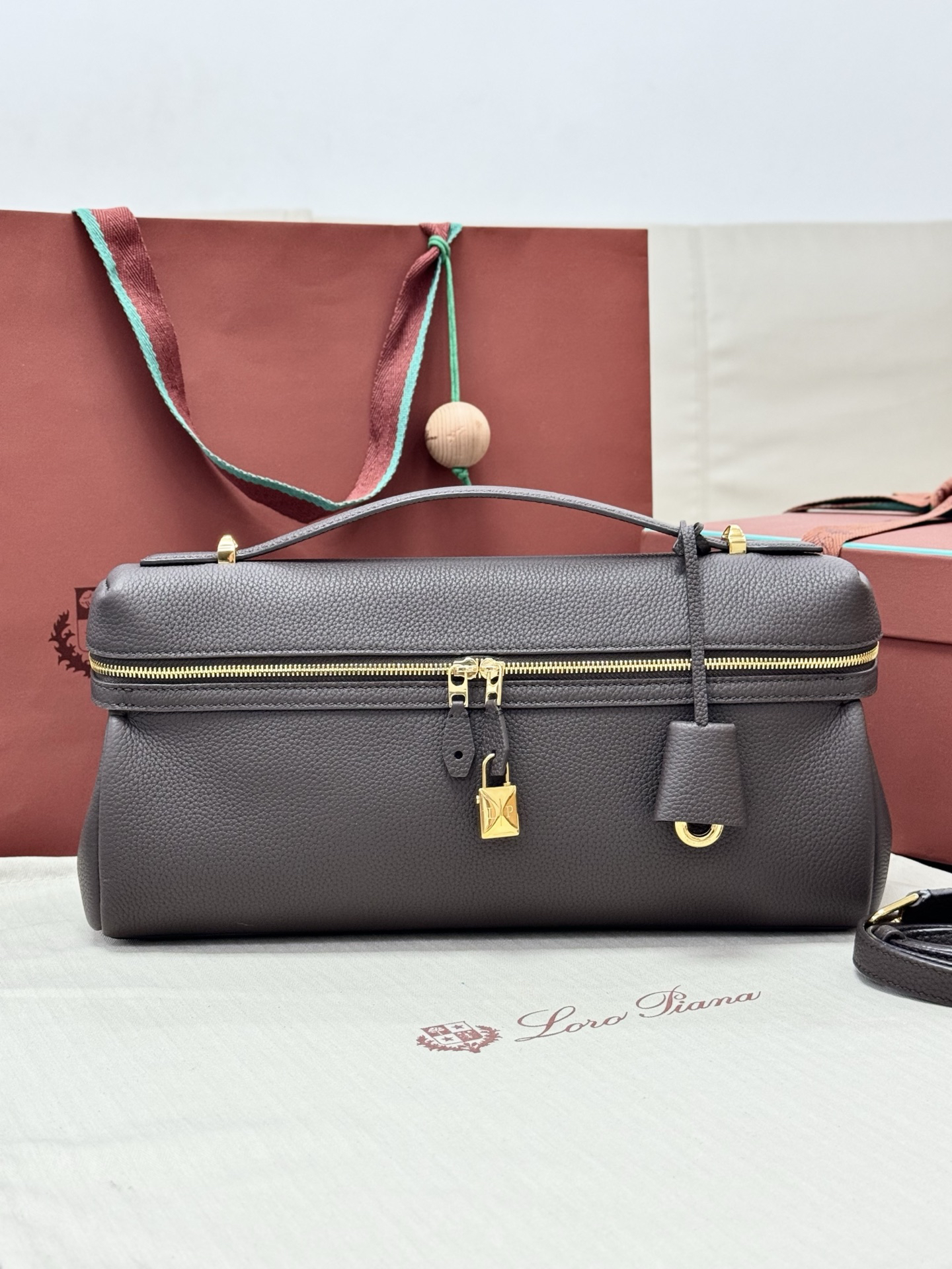[TOP] Loro Piana Extra Softy Bag L33 Bag 33 x 14 x 9cm - Coffee Color - 711 Luxury