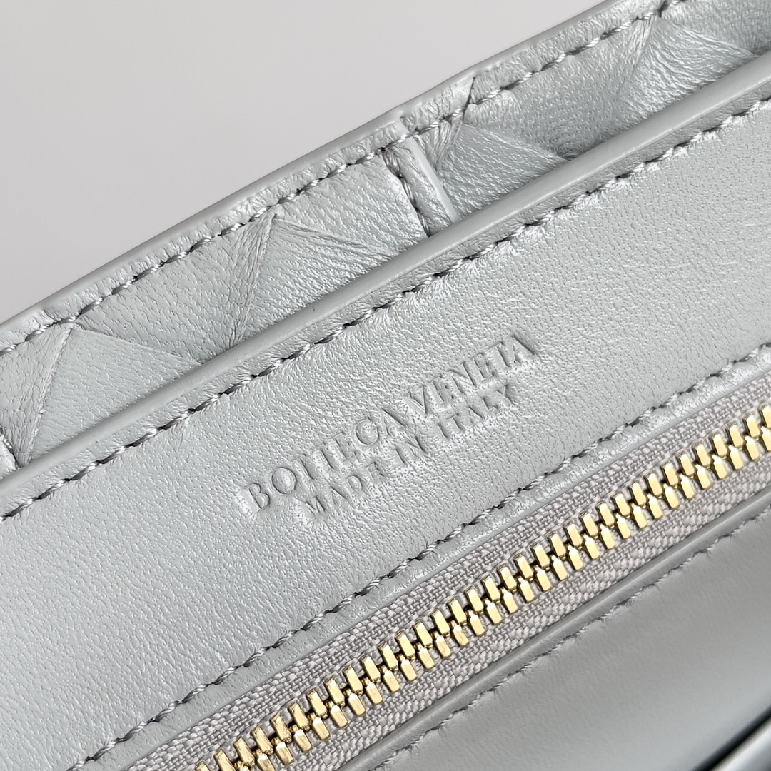 [TOP] Bottega Veneta BV Andiamo Bag Lambskin 25x22x10.5cm - Grey - 711 Luxury