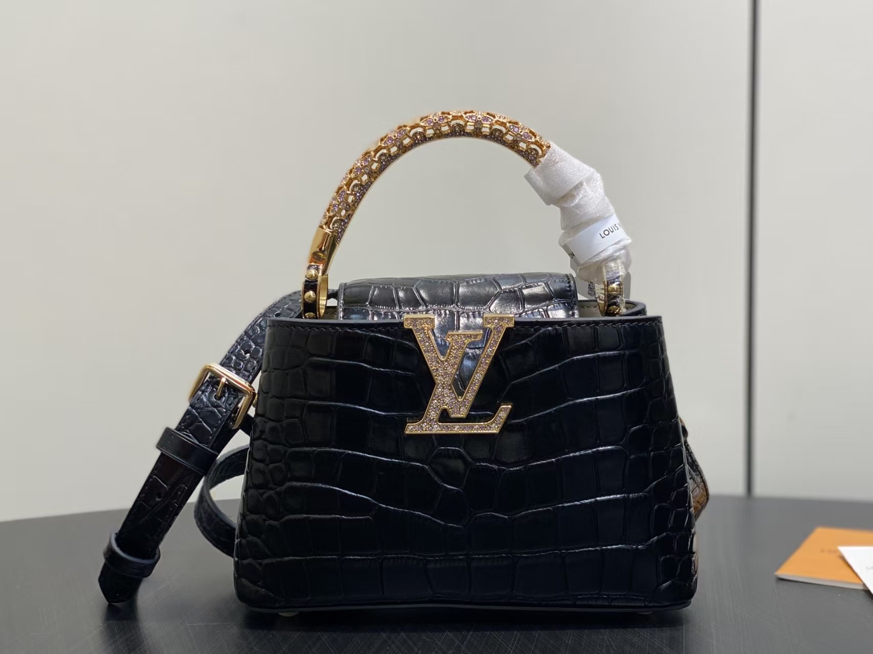 [TOP] Louis Vuitton LV Crocodile-patterned Cowhide Capucines Bag 21-13.6-8 cm - 2 Colors - 711 Luxury