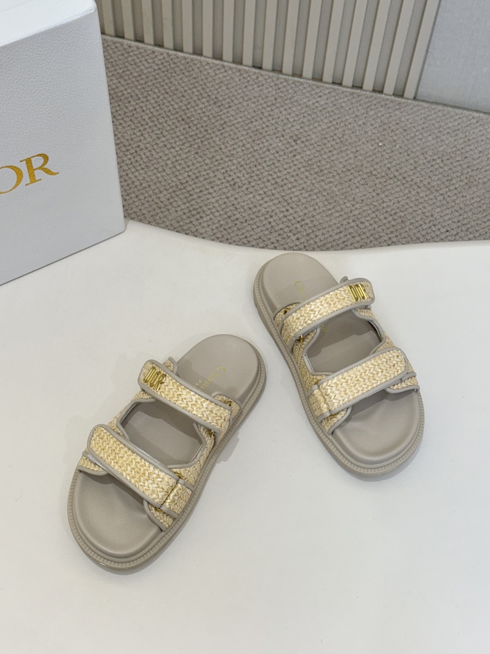 [TOP] Christian Dior Sandals - Gold