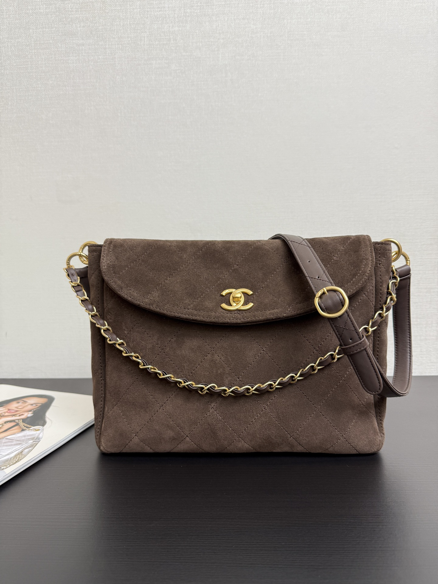 [TOP] CHANEL Messenger Bag 21.5x30x6cm - Chocolate & GHW
