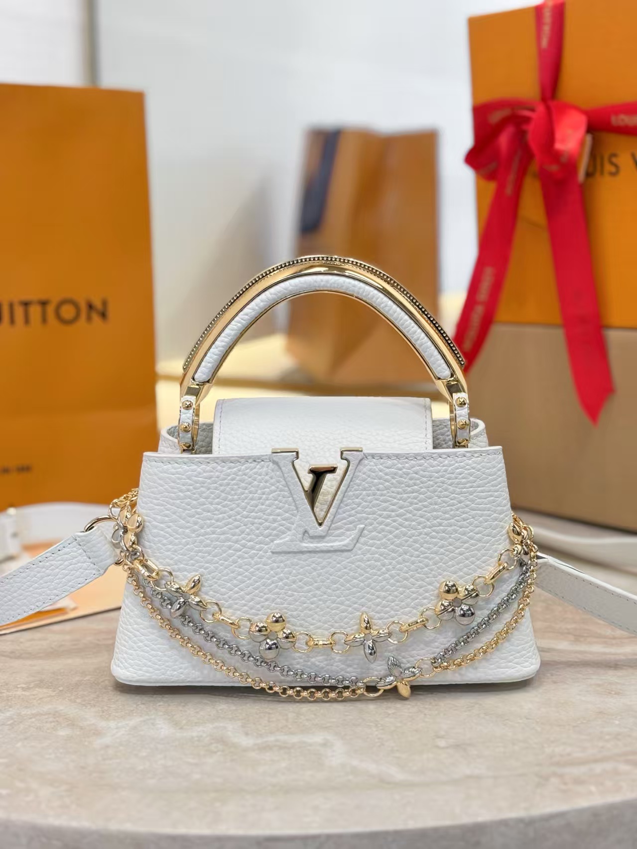 [TOP] Louis Vuitton LV Capucines Bag 21cm - White
