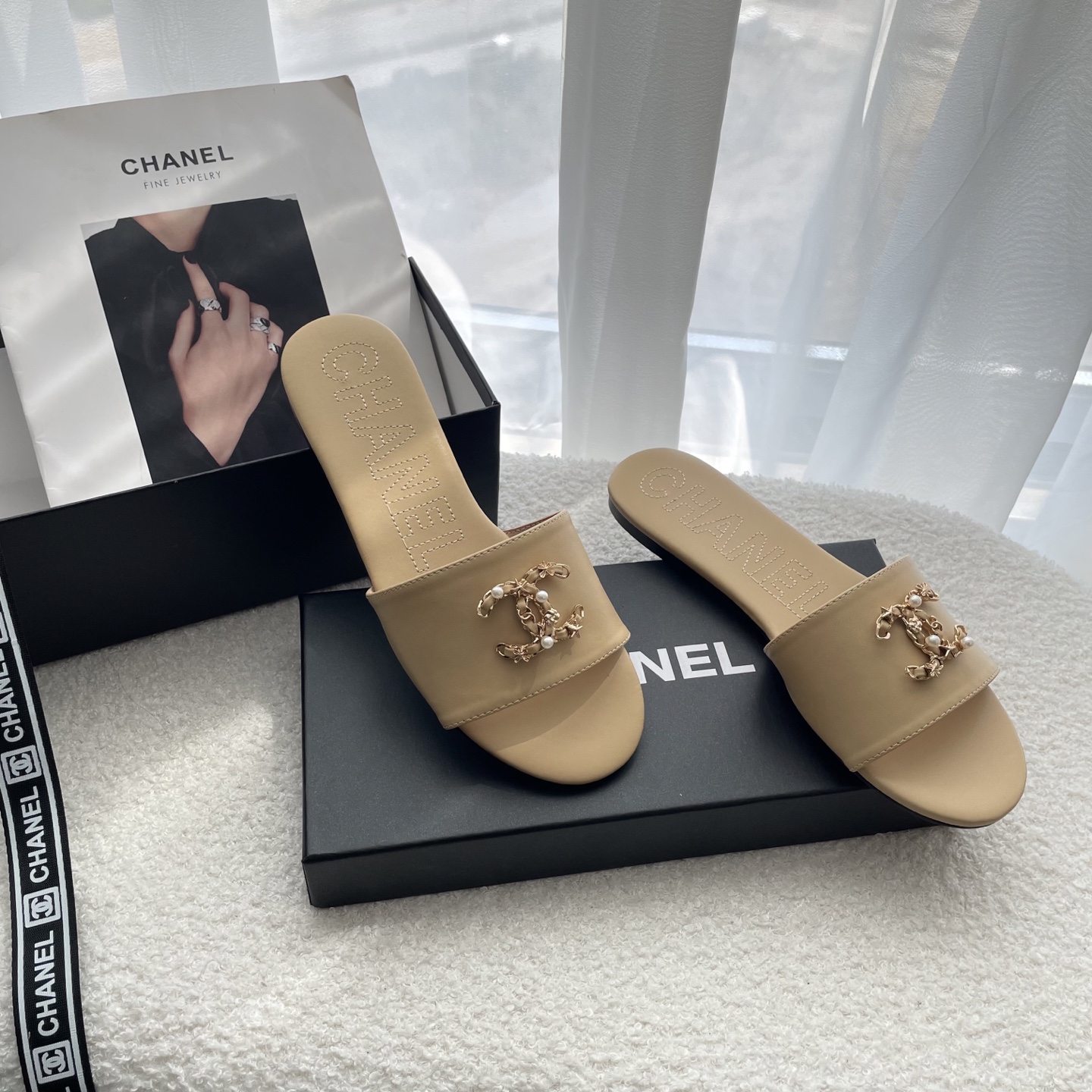[TOP] CHANEL Flat Sandals - Khaki