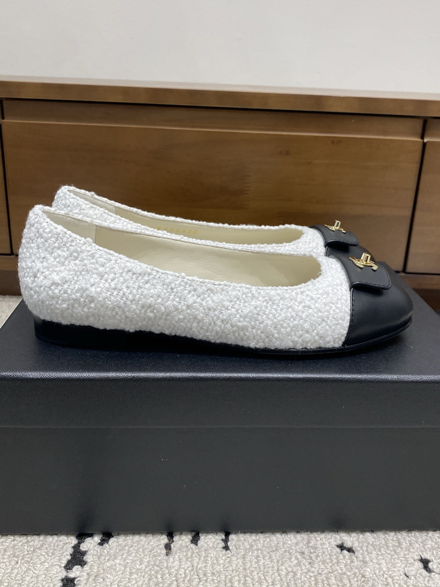 [TOP] CHANEL Mary Jane Ballet Flats - White - 711 Luxury