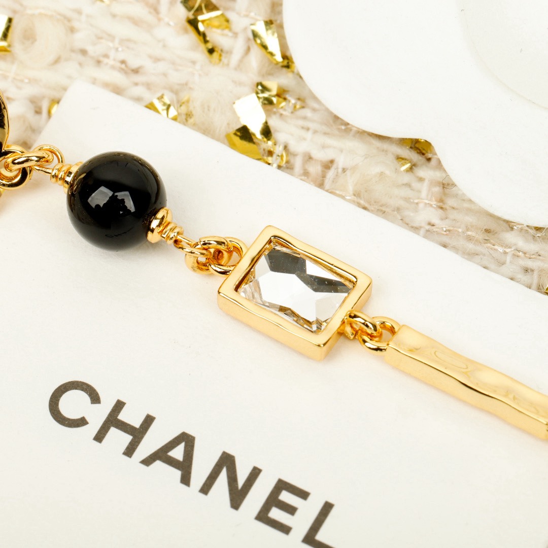 [TOP] CHANEL Earrings - Gold
