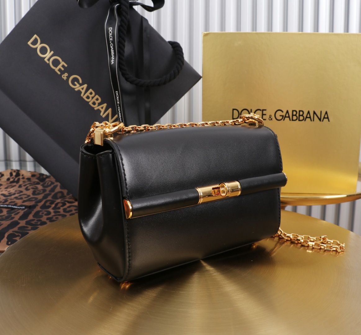 [TOP] Dolce & Gabbana D&G Shoulder Bag 18x10.6x7cm - Black