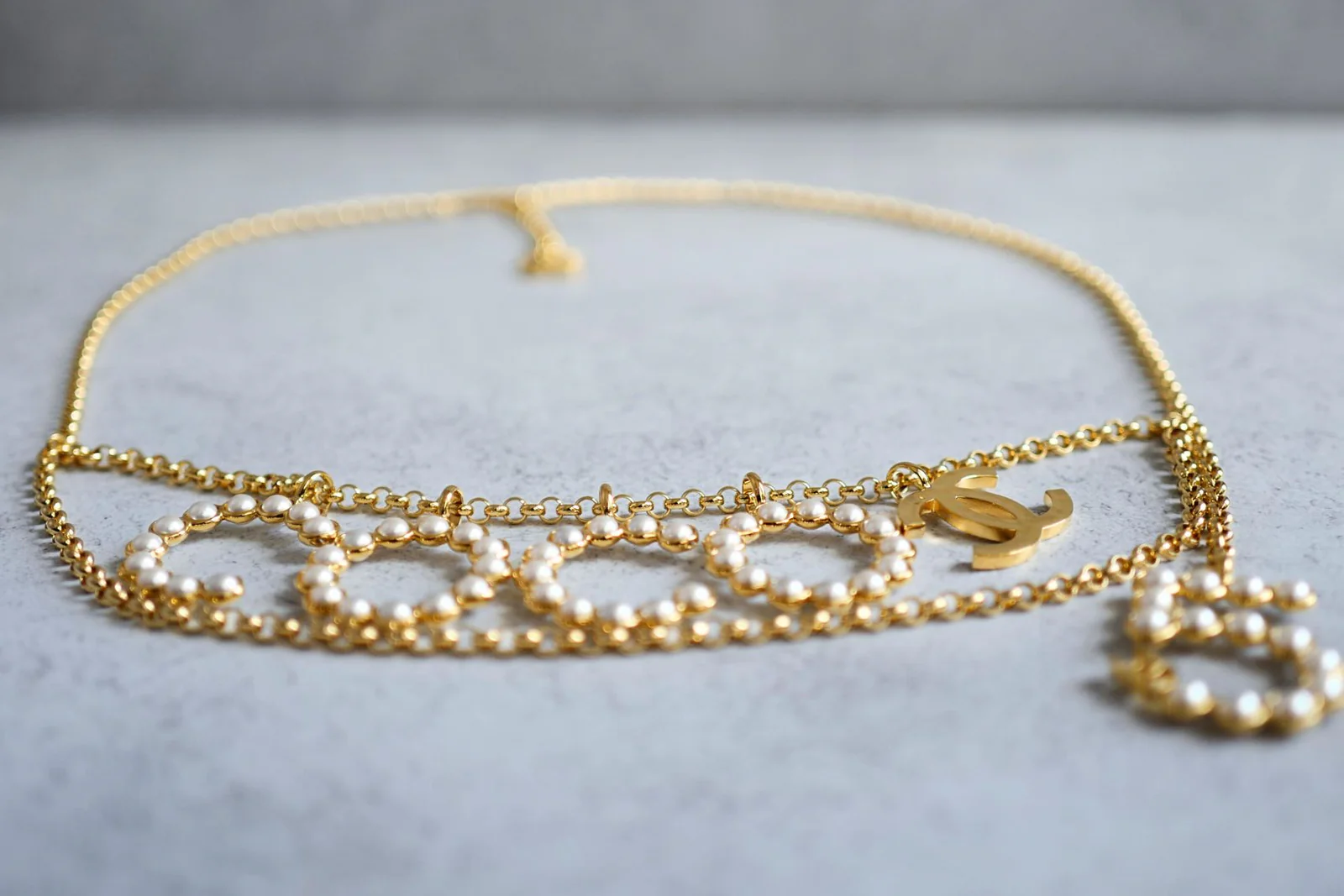 [TOP] CHANEL Chain Belt with COCO & No 5 Pendant - Gold