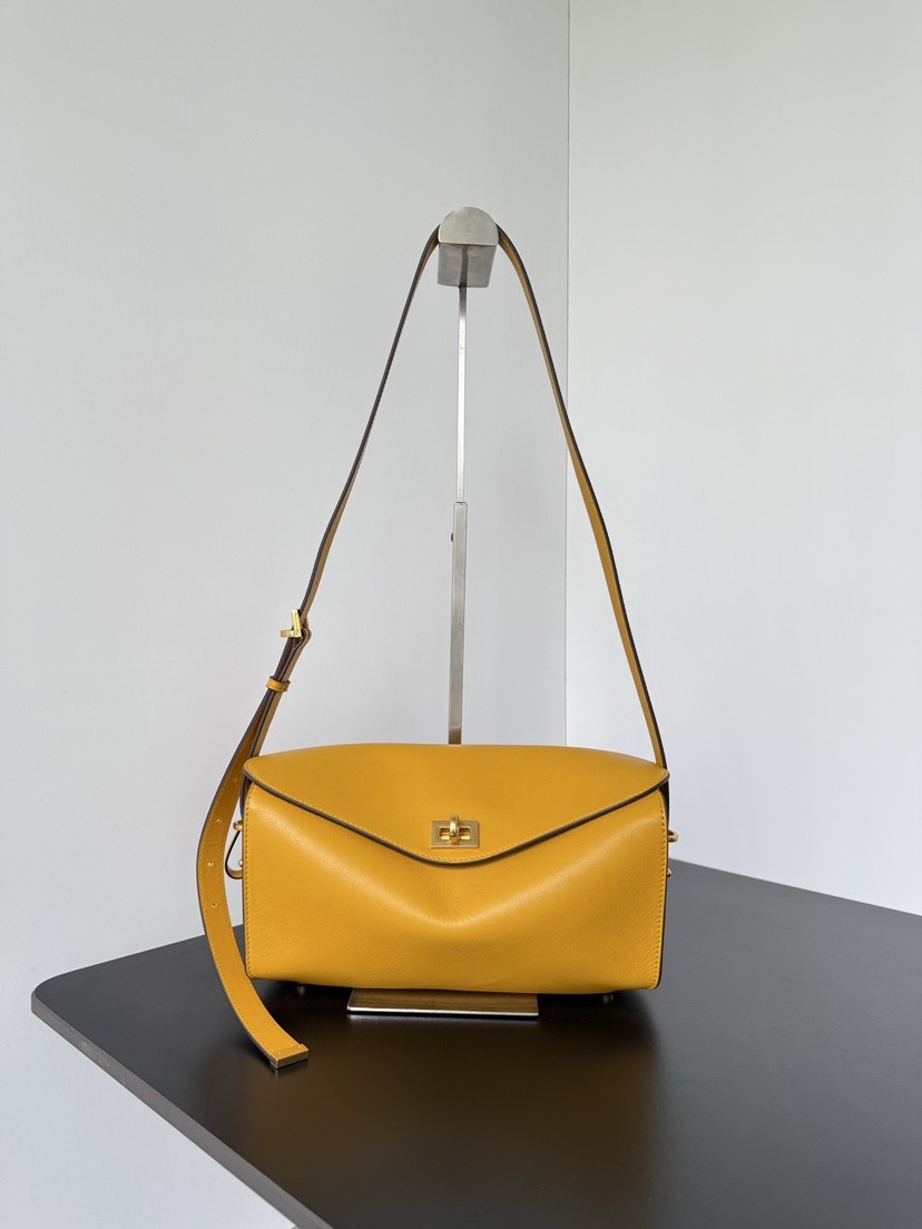 [TOP] BALENCIAGA LE 7 Shoulder Bag 26x13.5x10cm - Yellow & GHW