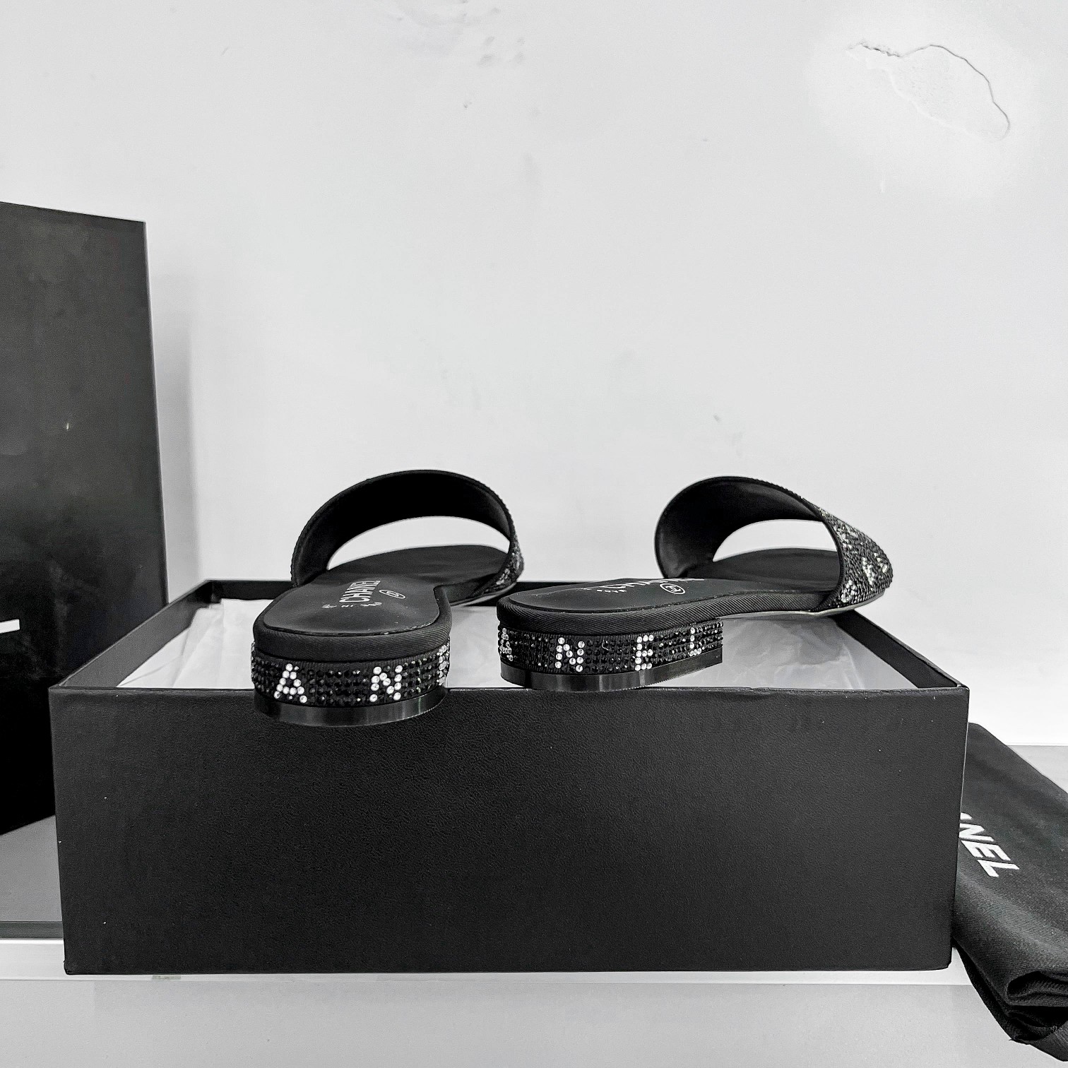 [TOP] CHANEL Sandal - Black