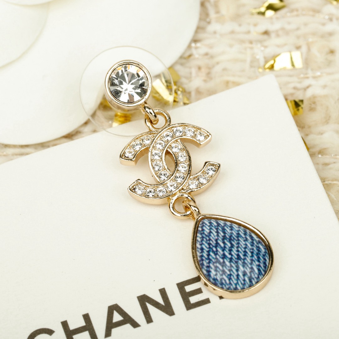 [TOP] CHANEL Earrings - Gold