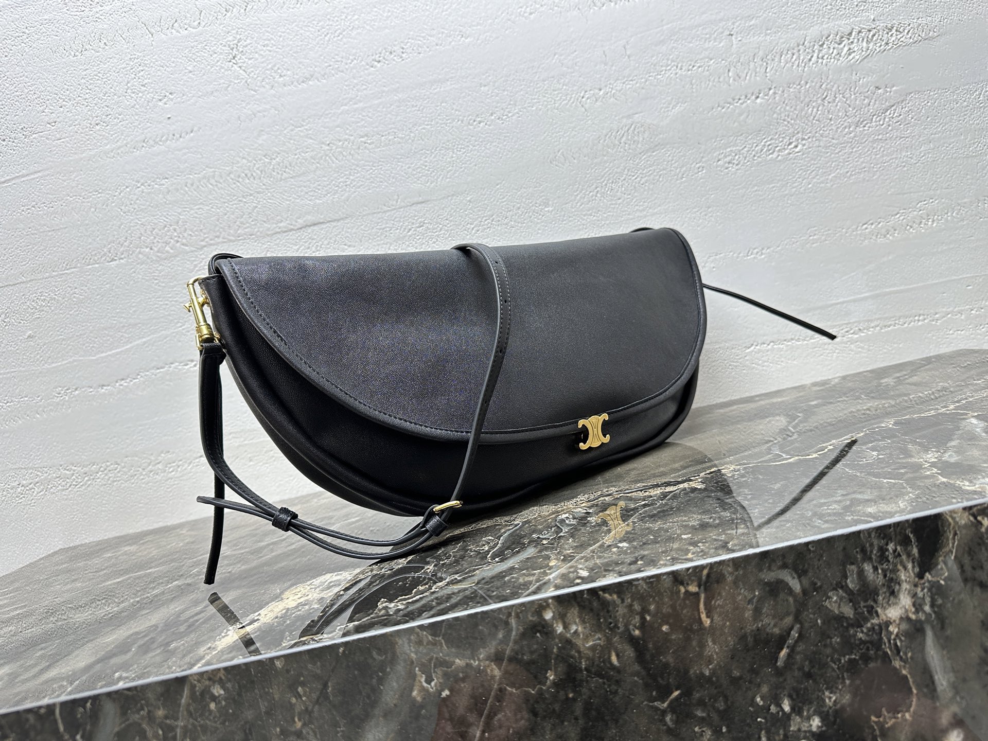 [TOP] CELINE Halfmoon Soft Triomphe Bag Lambskin 46x19x10cm - 3 Colors