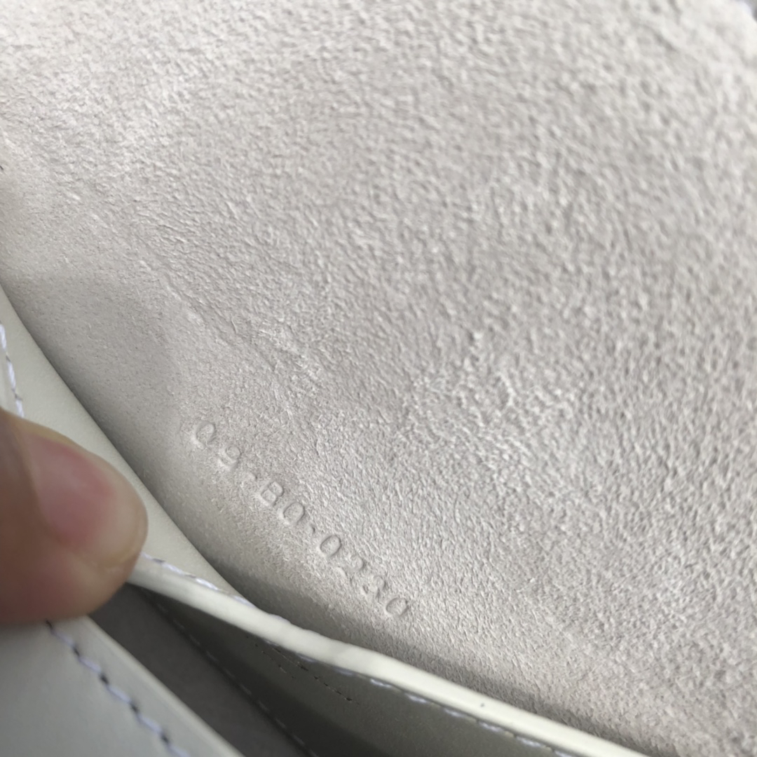 [TOP] Christian Dior Bobby Bag Calfskin 22x17x6cm - White