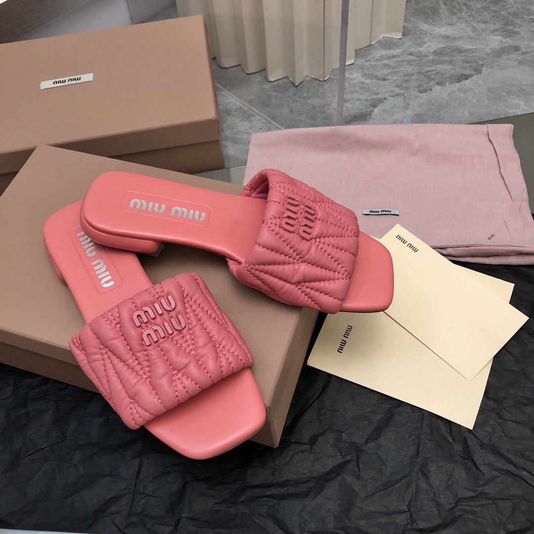 [TOP] Miu Miu Lambskin Slippers - Pink - 711 Luxury