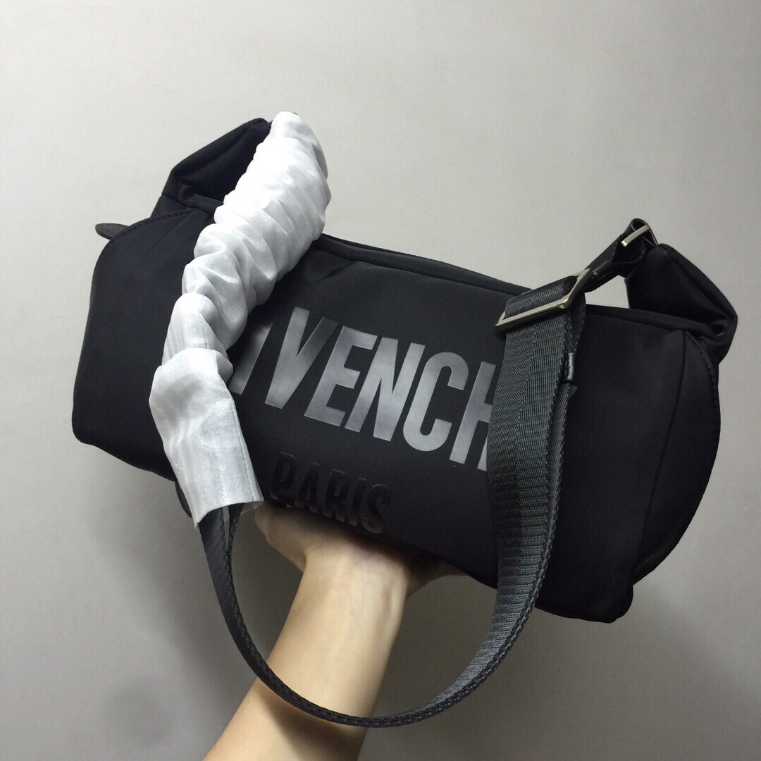 [TOP] GIVENCHY Crossbody Bag  - Black