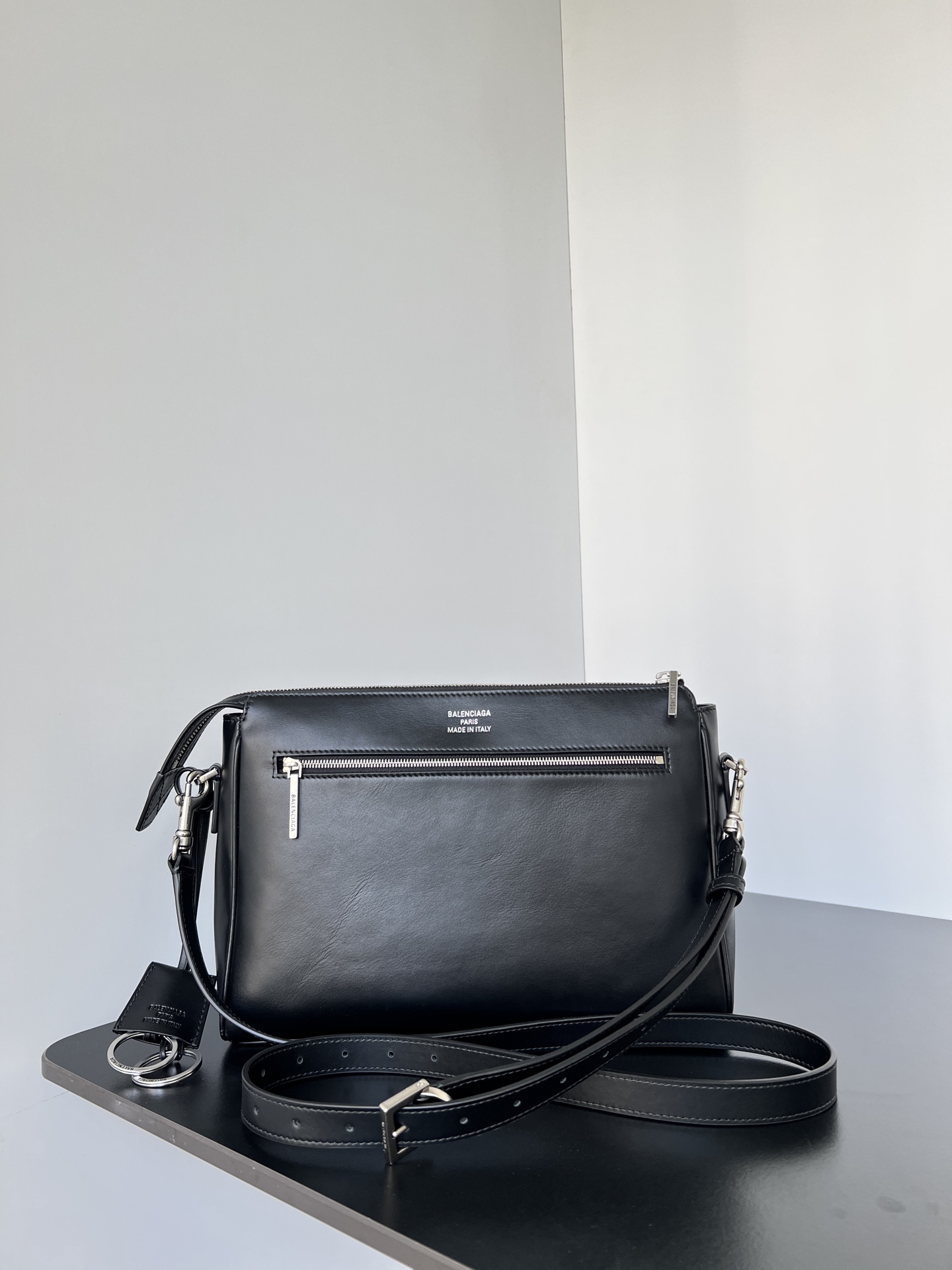 [TOP] BALENCIAGA Bel-Air Messenger Bag 29.9 x 19.8 x 8.8cm - Black