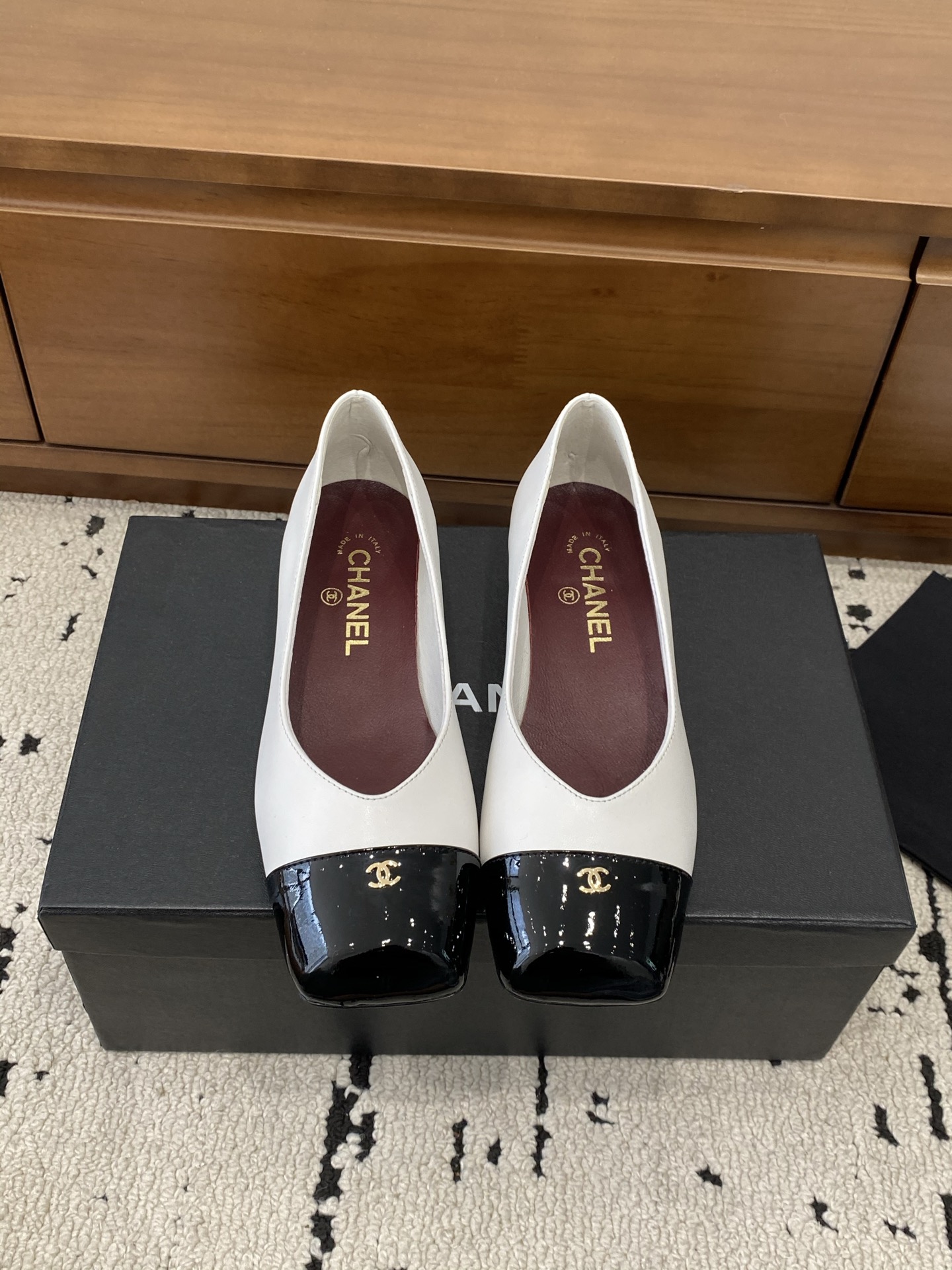 [TOP] CHANEL Flats - White - 711 Luxury