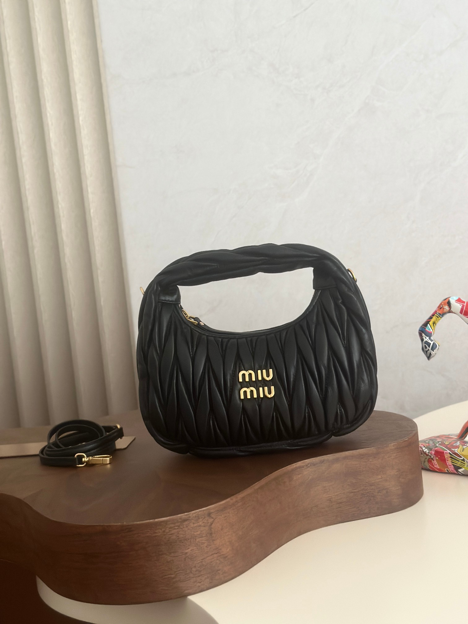 [TOP] Miu Miu MiuWander Bag Lambskin 20x17x6cm - Black - 711 Luxury