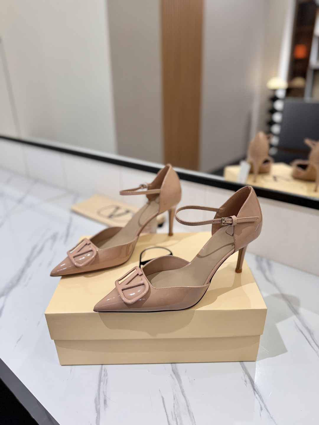 [TOP] VALENTINO Shoes - Beige - 711 Luxury