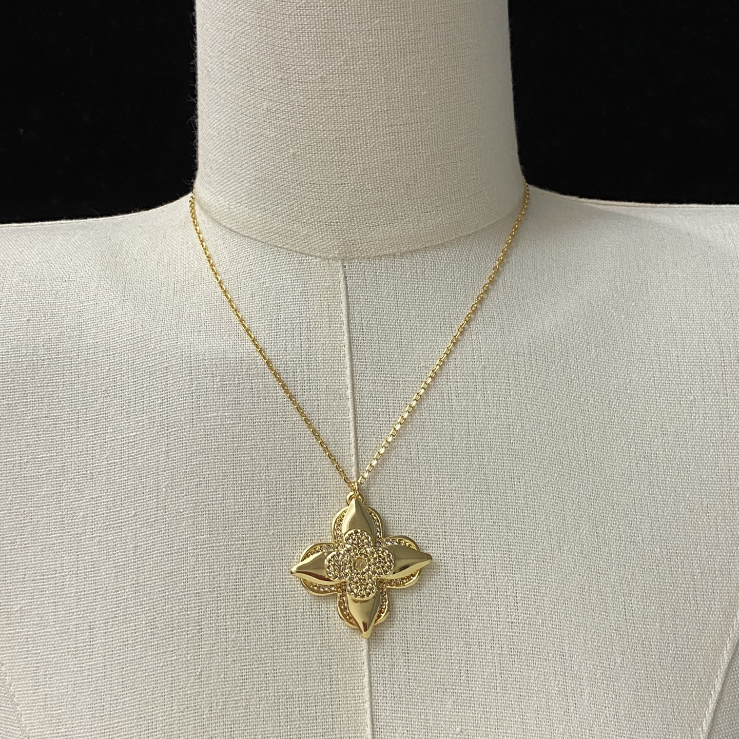 [TOP] Louis Vuitton LV Necklace - Gold - 711 Luxury