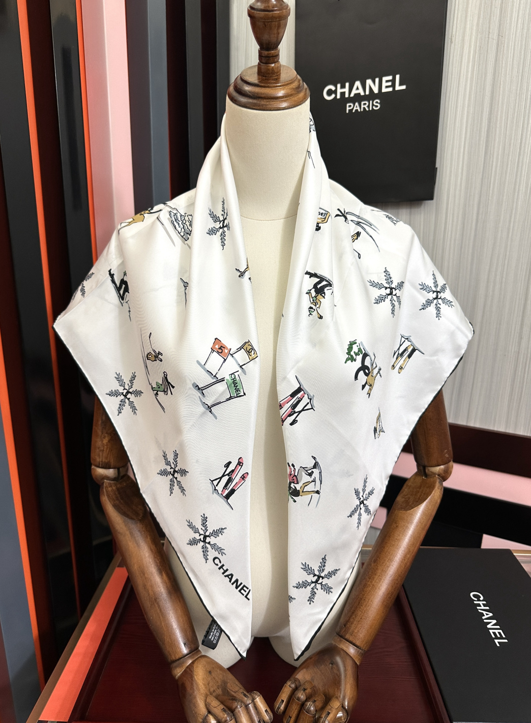 [TOP] CHANEL Scarf 90x90 cm - White - 711 Luxury