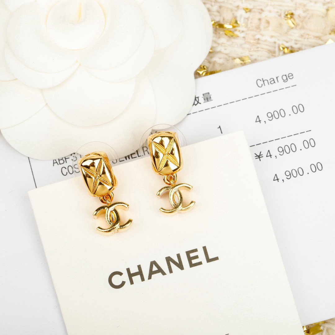 [TOP] CHANEL Earrings - Gold