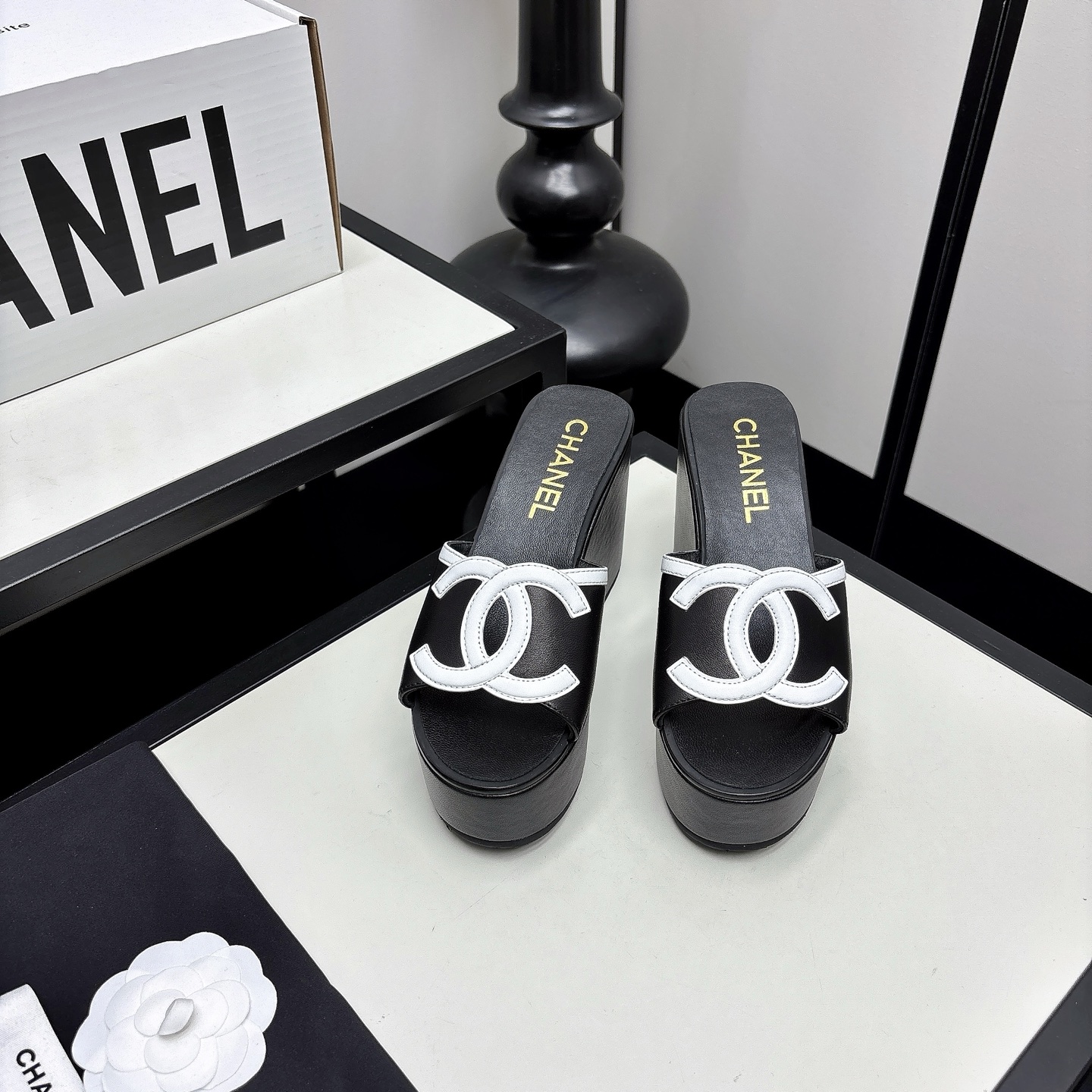 [TOP] CHANEL Slippers - Black - 711 Luxury