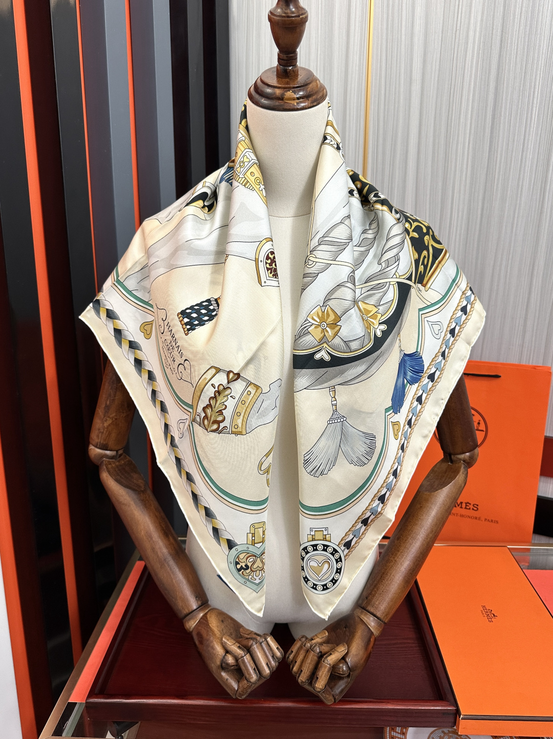 [TOP] HERMES Scarf 90x90cm - Beige - 711 Luxury