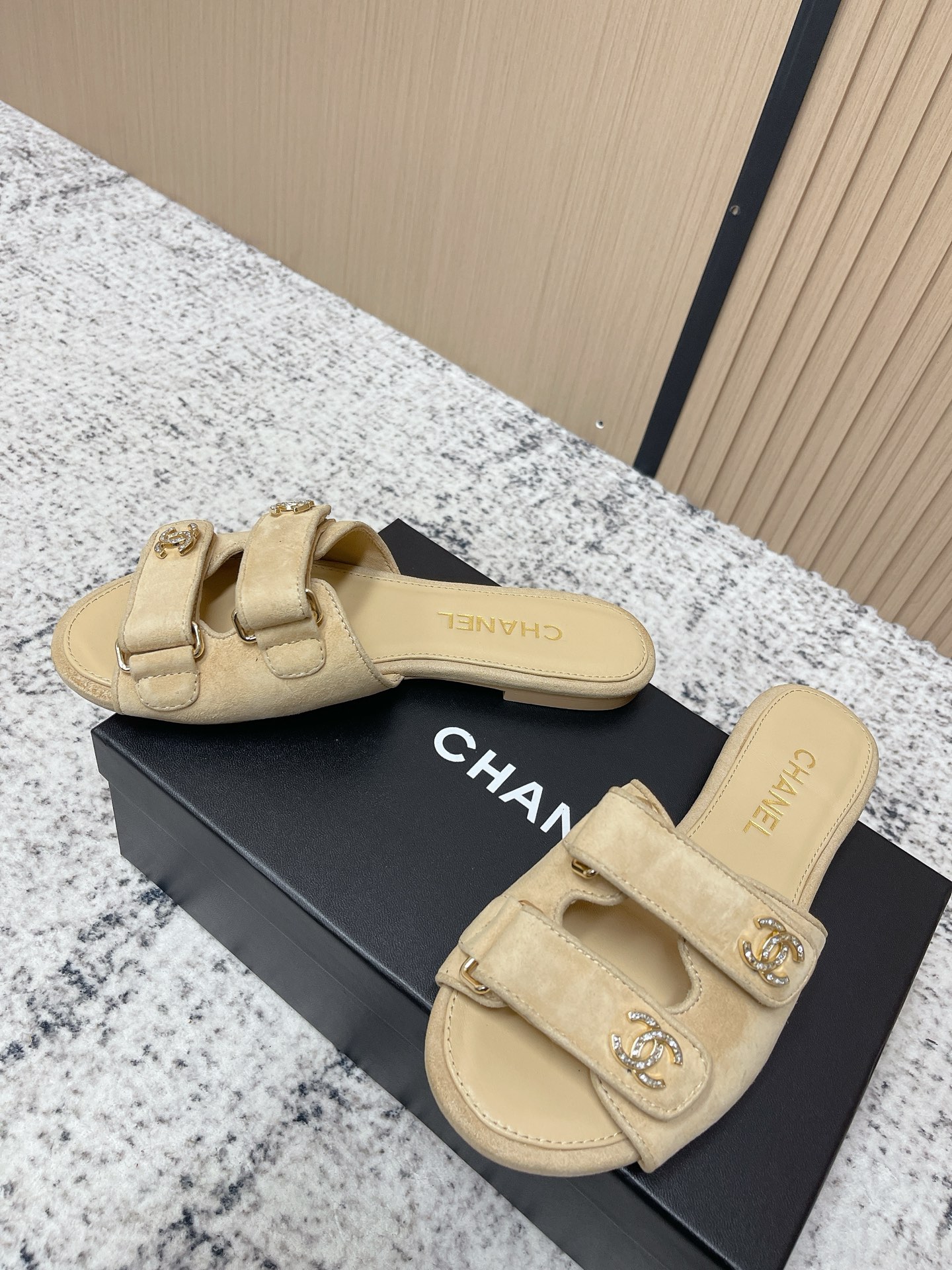[TOP] CHANEL  Sandals - Khaki