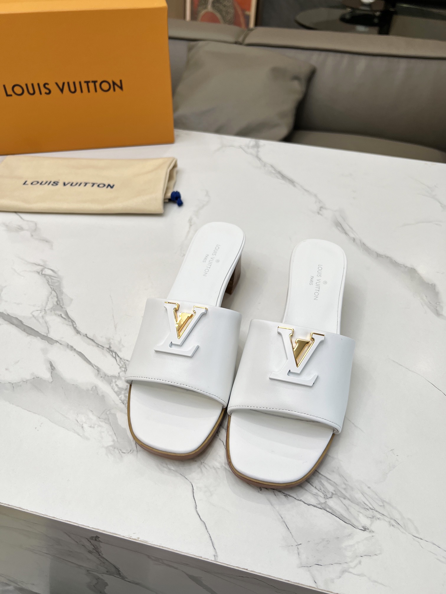 [TOP] Louis Vuitton LV Slippers - White - 711 Luxury