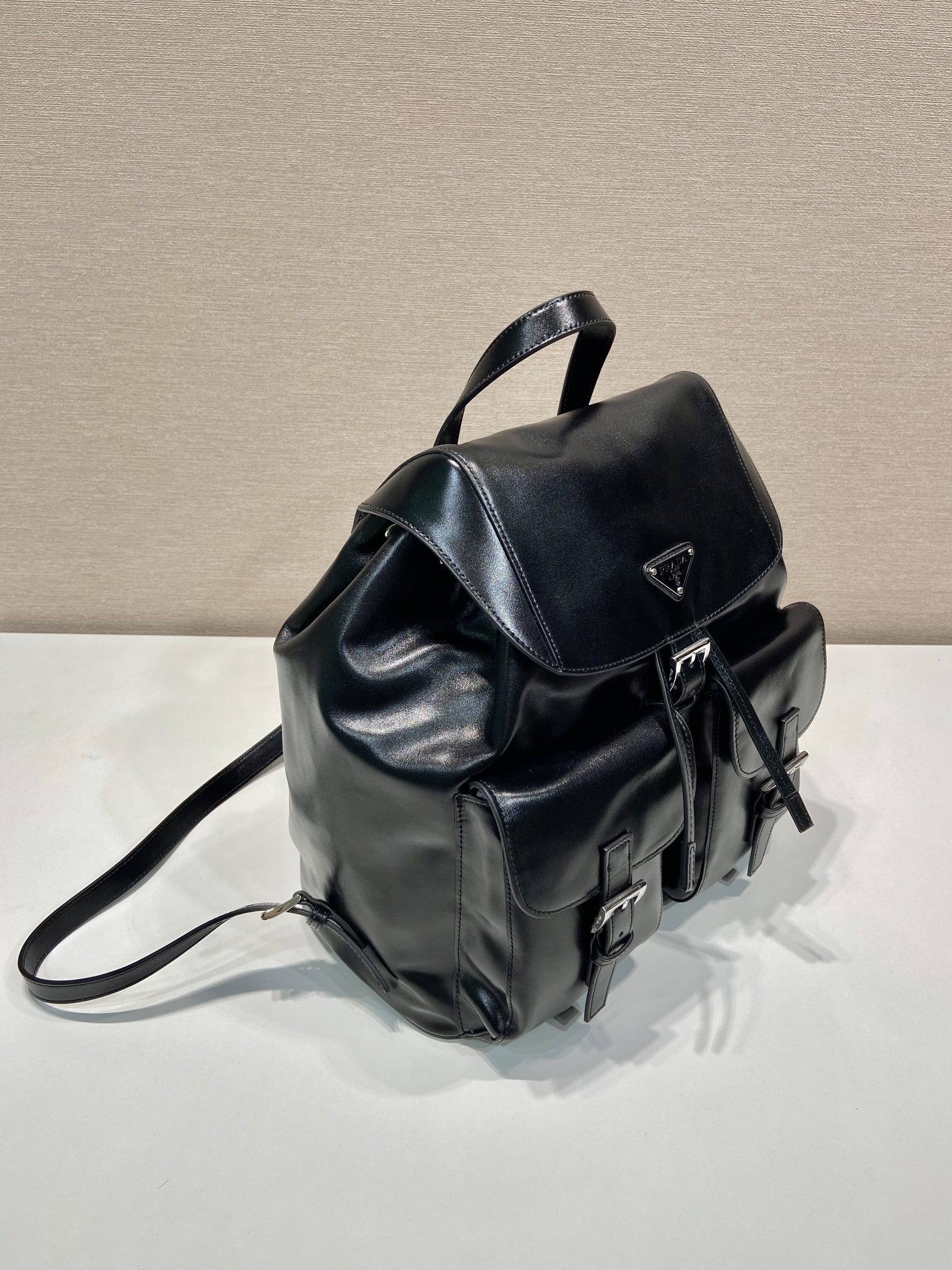 [TOP] PRADA Backpack Wax Leather 30x32x15cm - Black