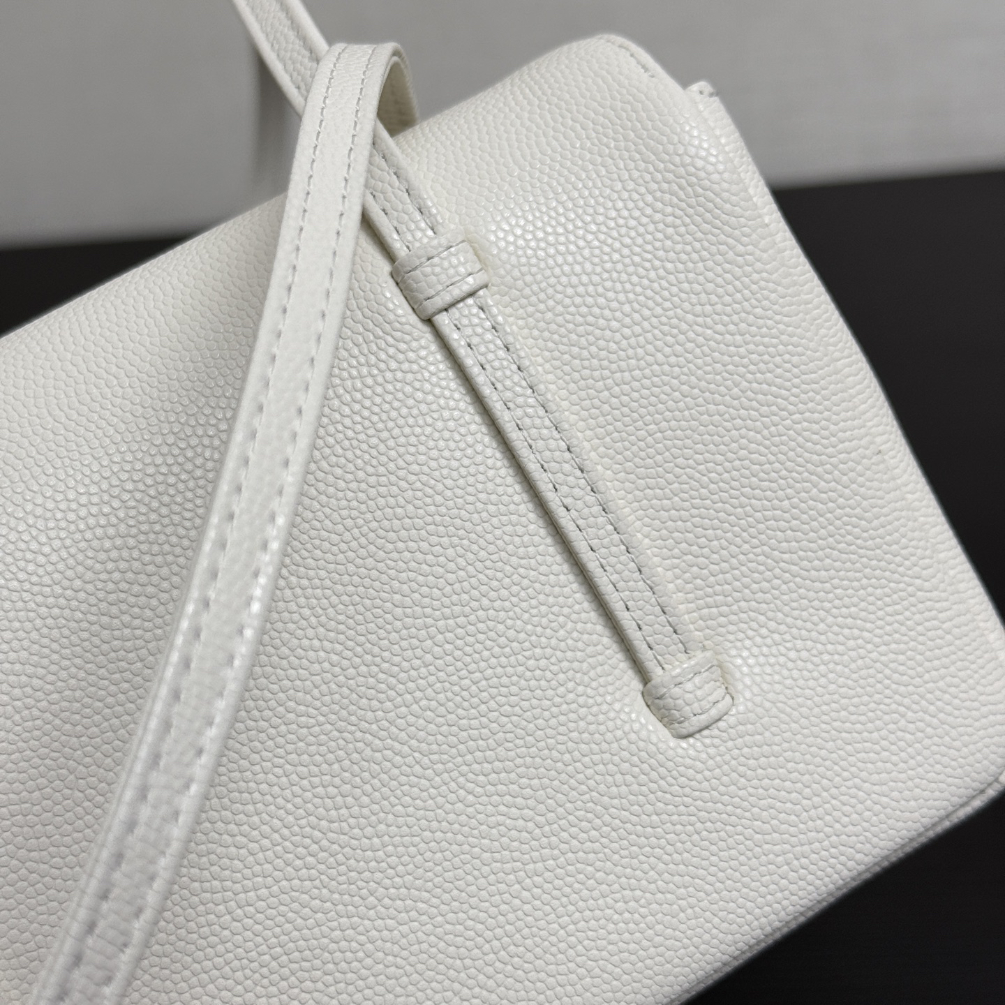 [TOP] CHANEL Preppy Coco Shoulder Bag 17x12x4cm - White & GHW