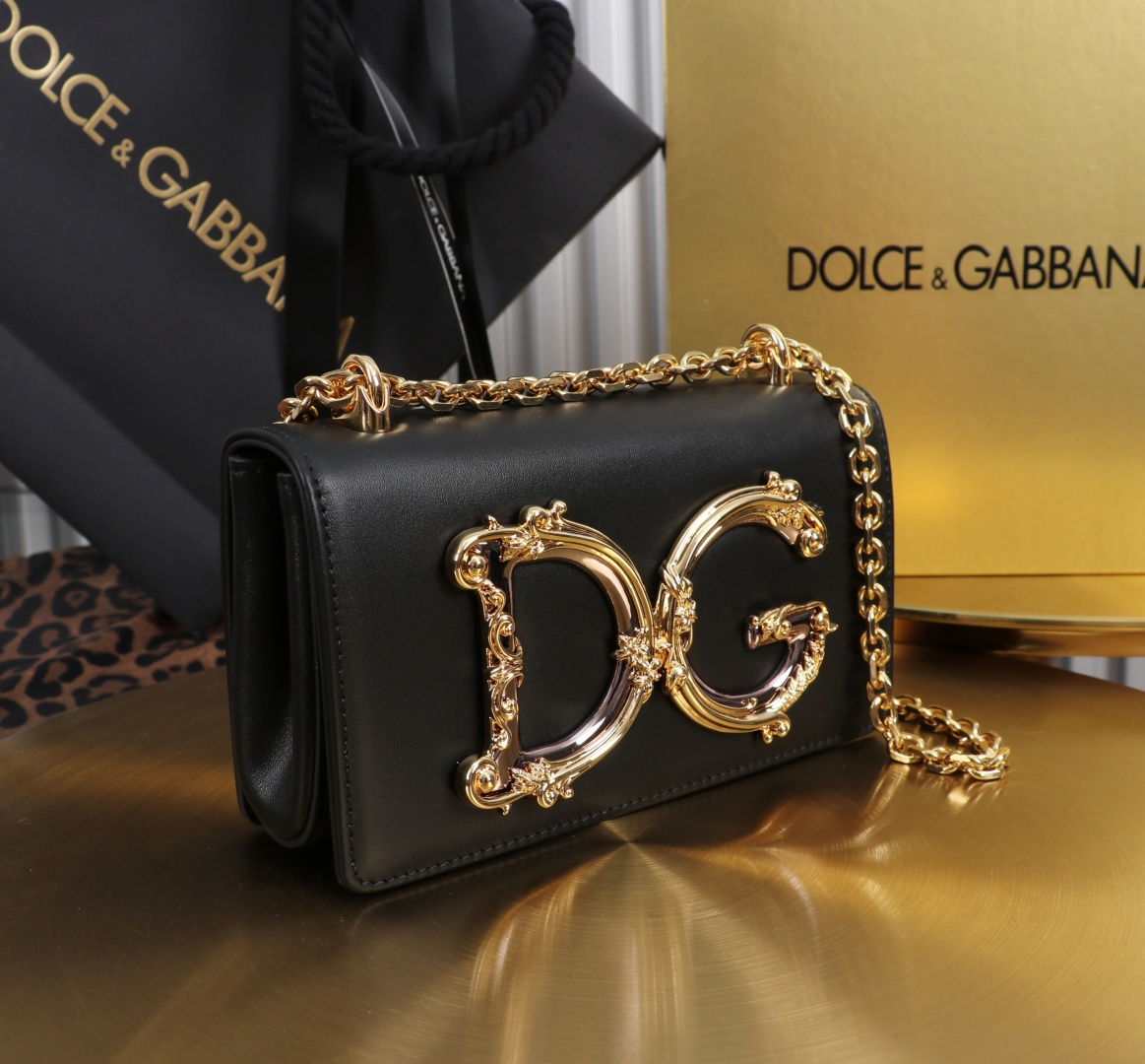 [TOP] Dolce & Gabbana D&G Girls Bag  Cowhide 18x10x5cm - Black - 711 Luxury