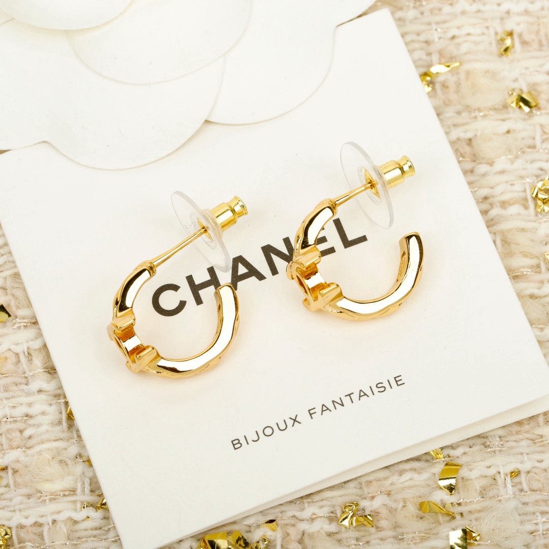 [TOP] CHANEL Earrings - Gold