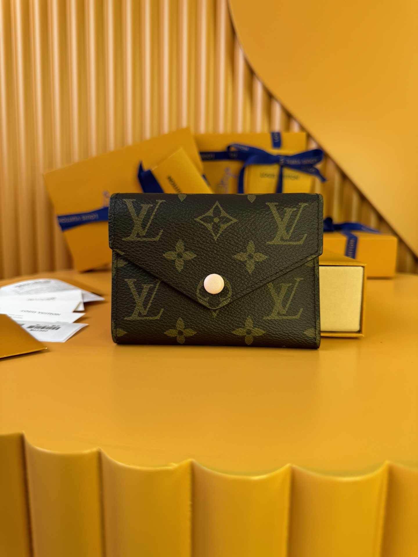 [TOP] Louis Vuitton LV Victorine Wallet Monogram 12x9.5x2.5cm - Brown - 711 Luxury