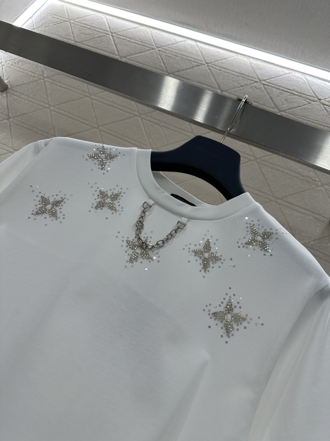 [TOP] Louis Vuitton LV Short-Sleeve T-Shirt - White