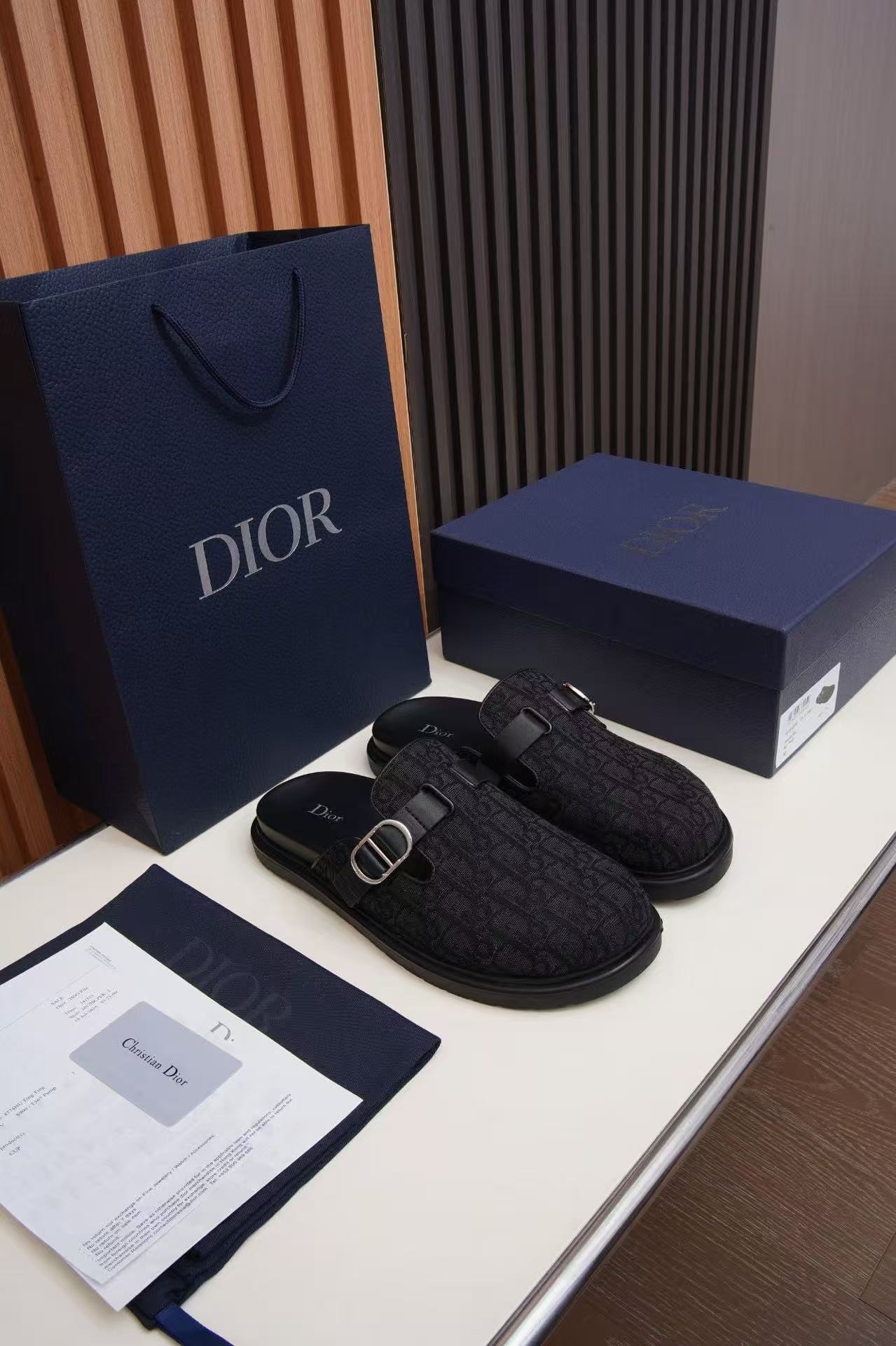 [TOP] Christian Dior Men's Dior Slippers - Black - 711 Luxury
