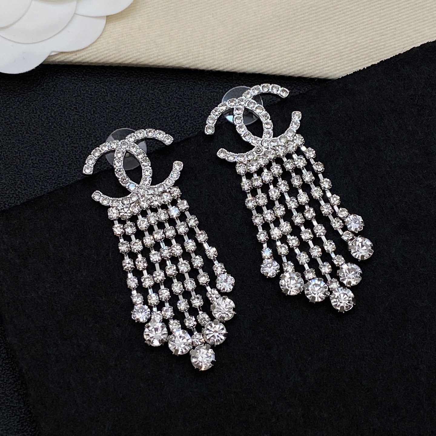 [TOP] CHANEL Earrings - Silver - 711 Luxury