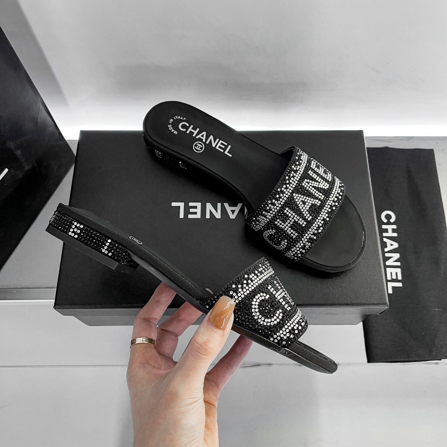 [TOP] CHANEL  Sandal - Black