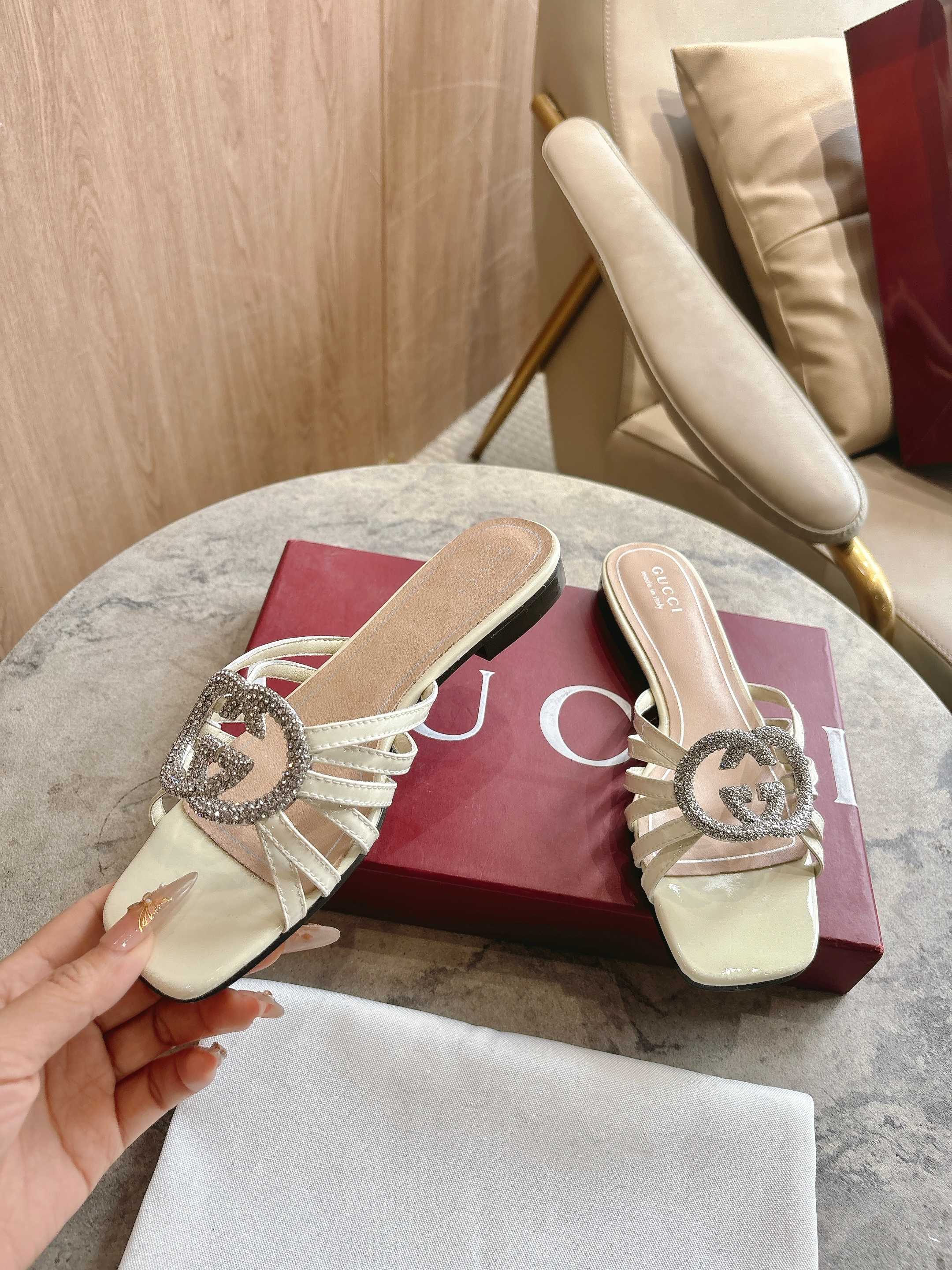 [TOP] GUCCI Flat-soled slippers - White - 711 Luxury