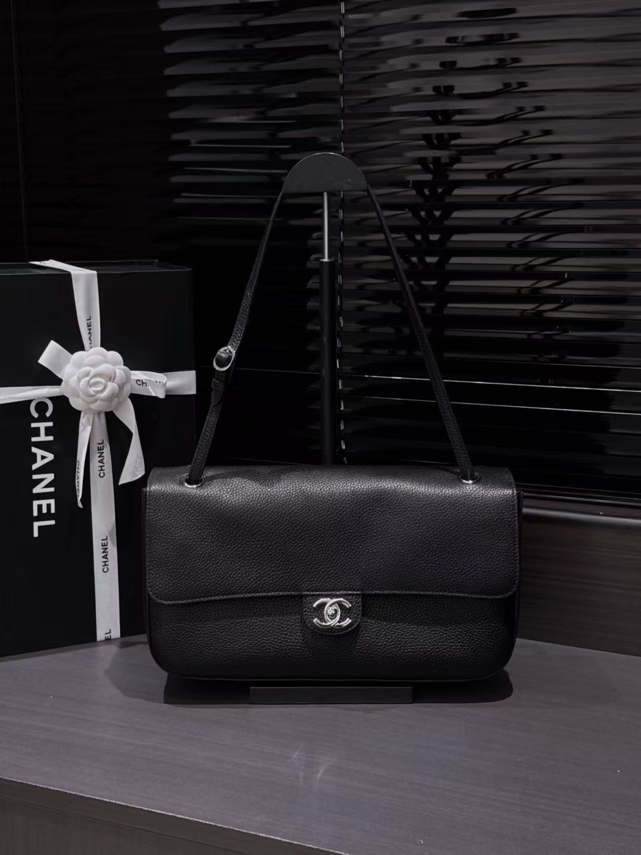[TOP] CHANEL Flap Bag Calfskin 19.5x32x10cm - Black&GHW/SHW - 711 Luxury