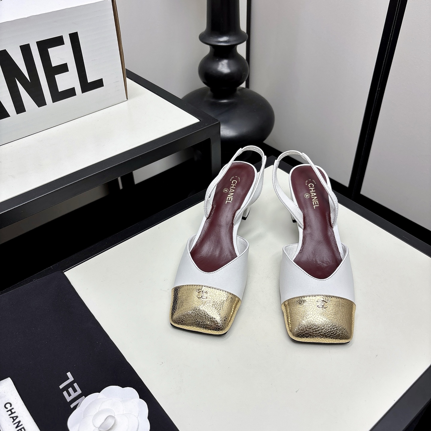 [TOP] CHANEL Mules - White - 711 Luxury