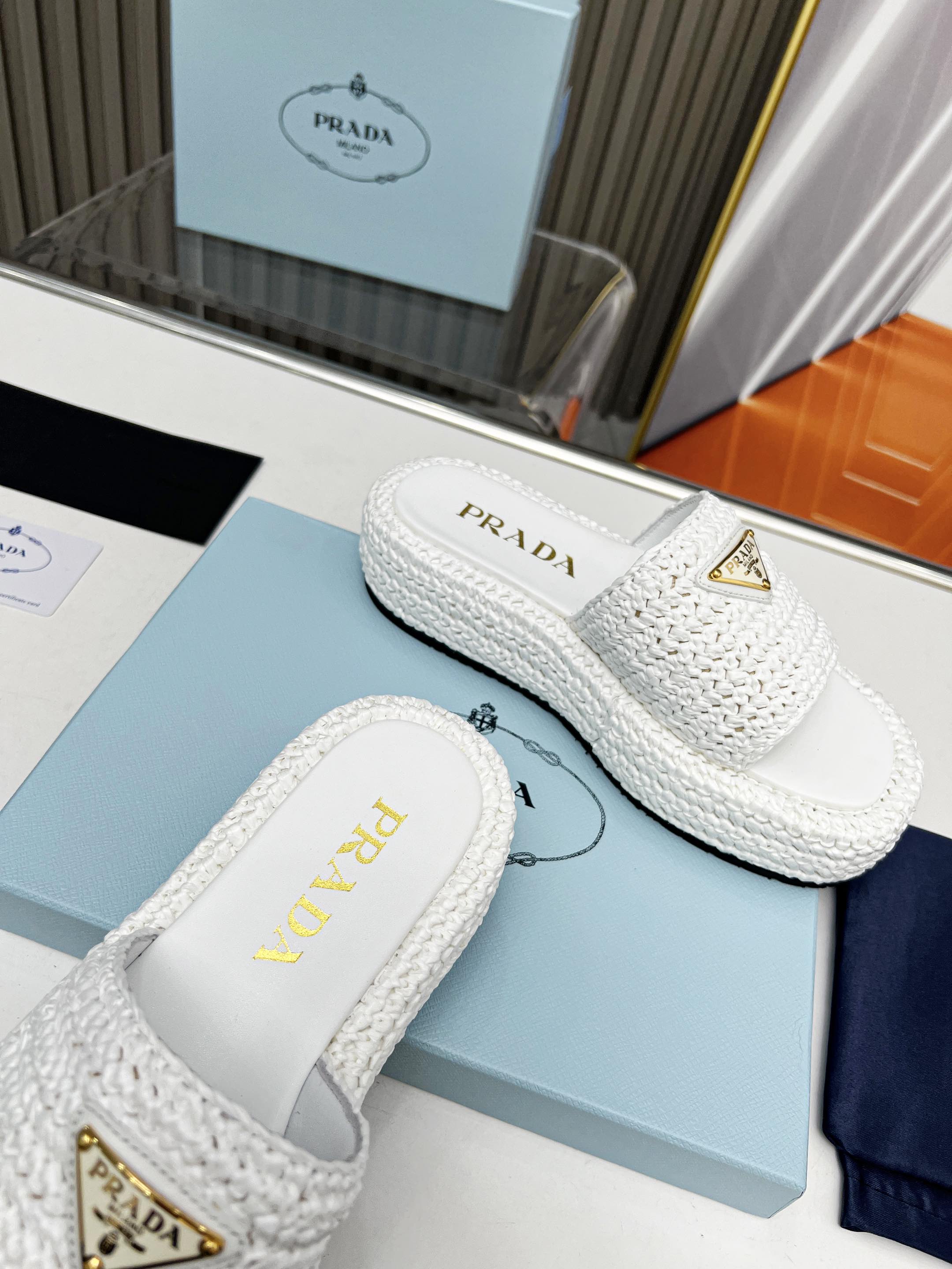 [TOP] PRADA  Platform Sandals - White