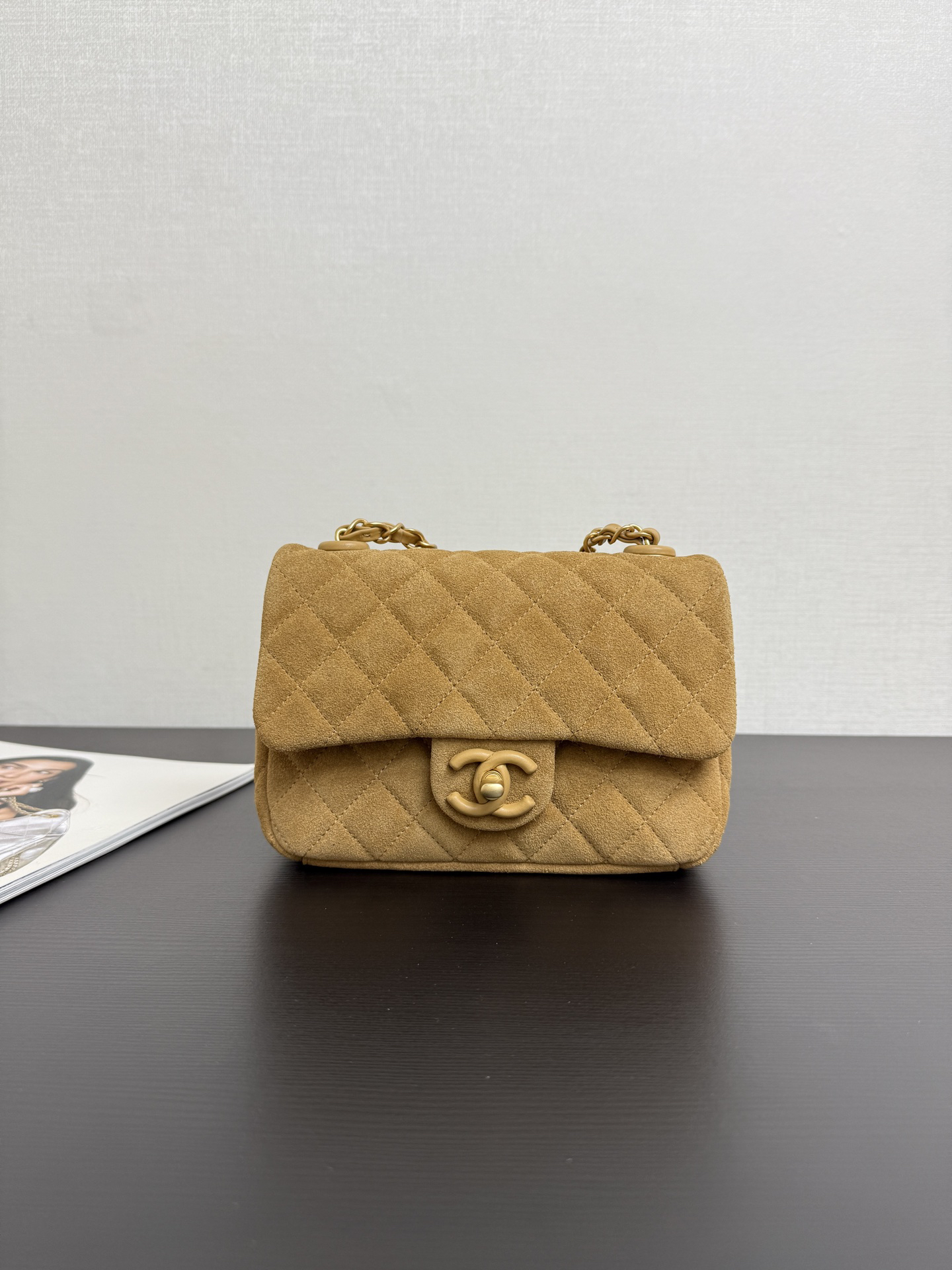 [TOP] CHANEL Classic Flap Bag 20x14x6cm - Yellow & GHW