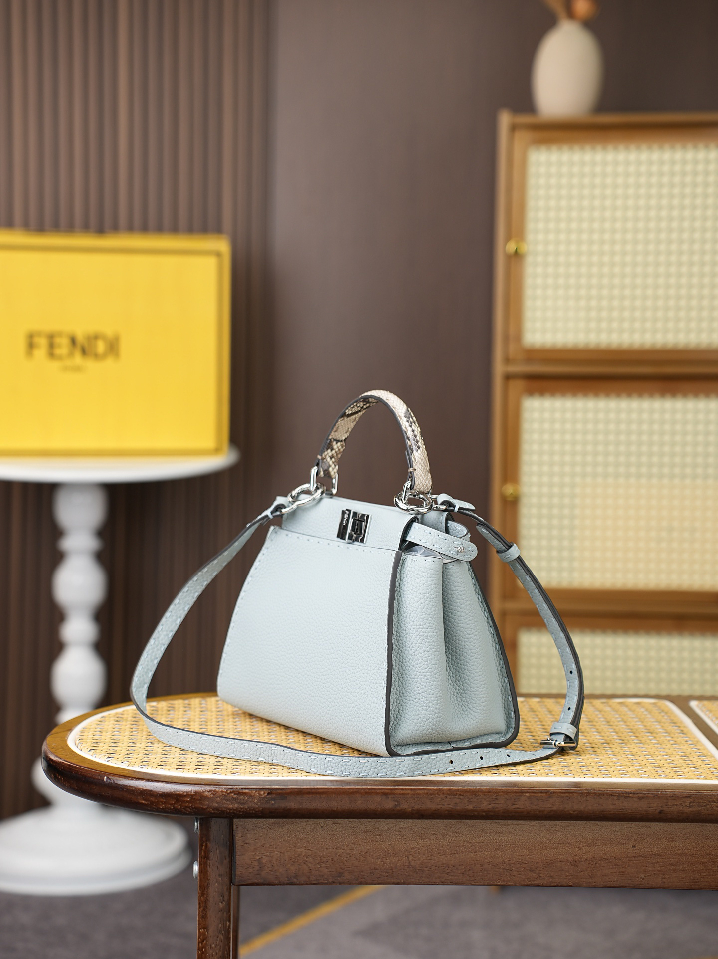 [TOP] FENDI Peekaboo Bag 23x11x18cm - Light Blue - 711 Luxury