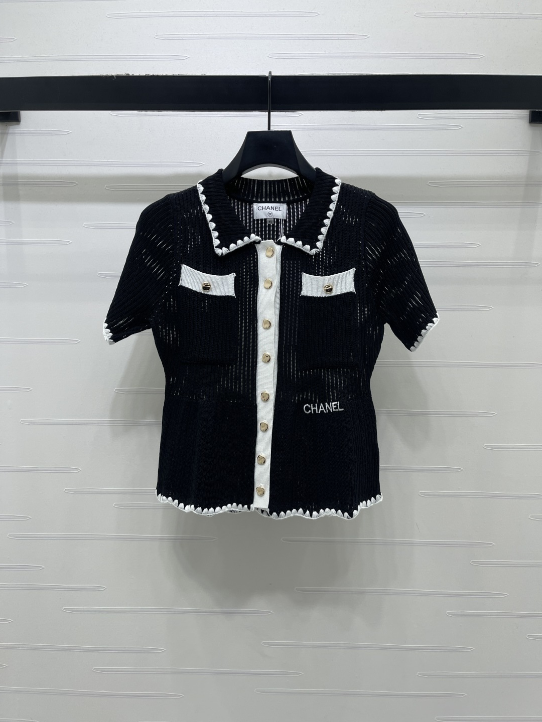 [TOP] CHANEL Color-blocked Collared Knit Short-sleeved Shirt - Black - 711 Luxury